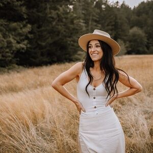 Meet your Posher, Holly